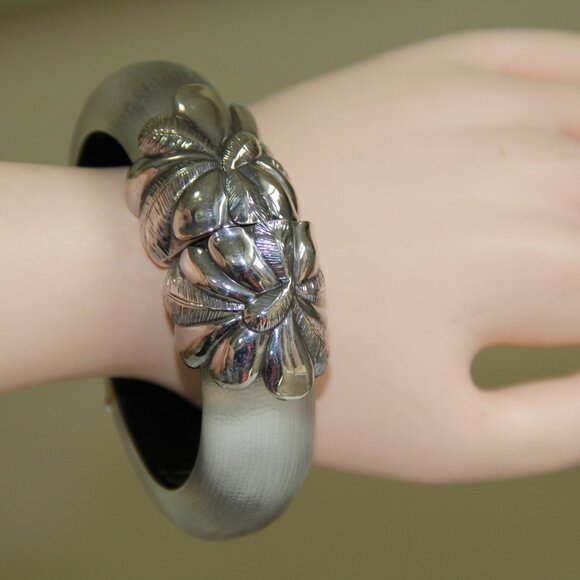 Alexis Bittar Lucite silver tropical Palm Frond Hinged Bracelet. RARE Gorgeous - Picture 7 of 14